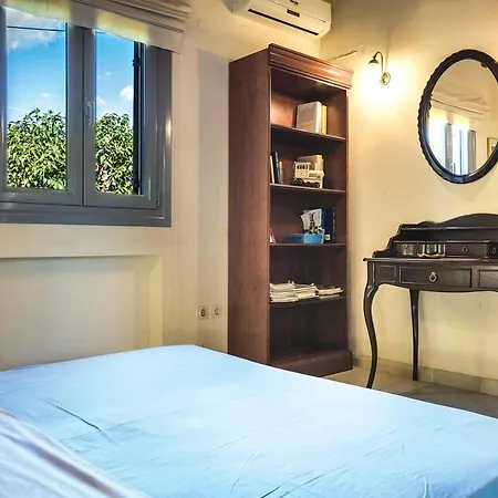 Sleeps 6 Air Con Wifi