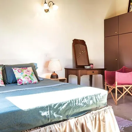 Sleeps 6 Air Con Wifi